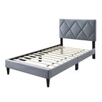 Lit Grand Format Royal Hampton, capitonnage en velours gris, surpiqûres losanges
