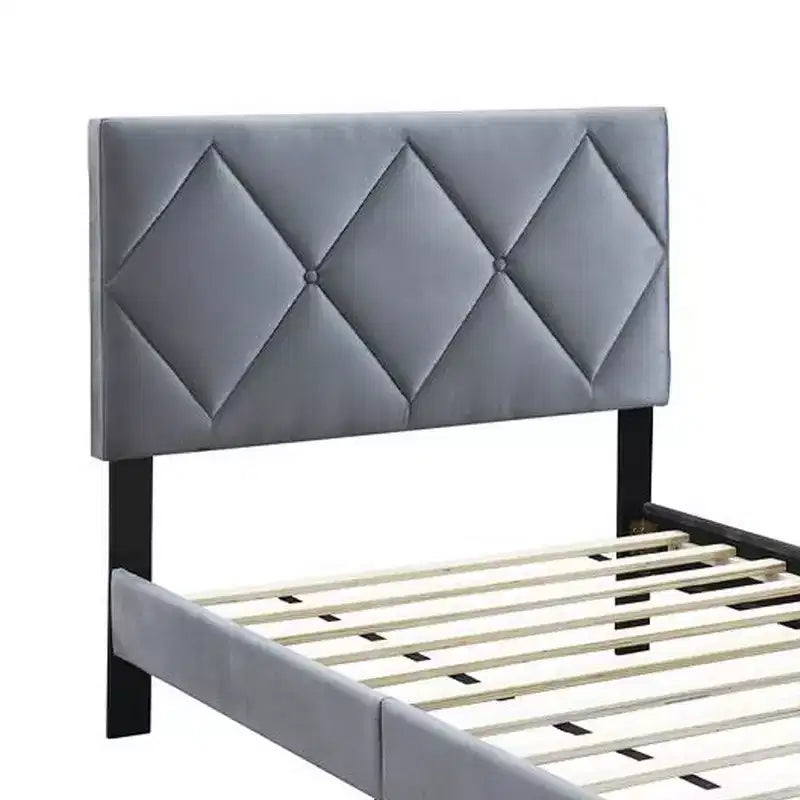Lit Grand Format Royal Hampton, capitonnage en velours gris, surpiqûres losanges