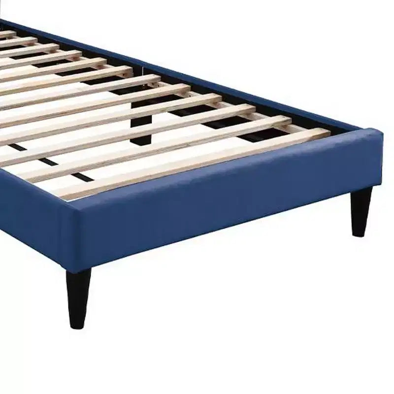 Lit double Royal Hampton, revêtement en velours bleu marine capitonné, surpiqûres chevrons