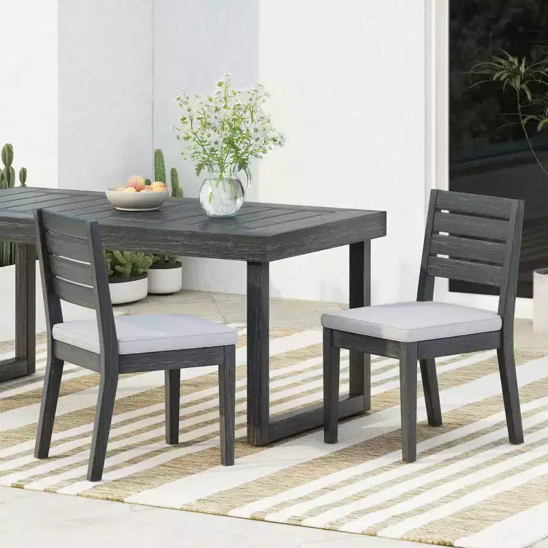 Chaise de salle à manger d'extérieur en teck avec coussin, convient aux patios, espaces extérieurs, balcons, vérandas, arrière-cours et terrasses.