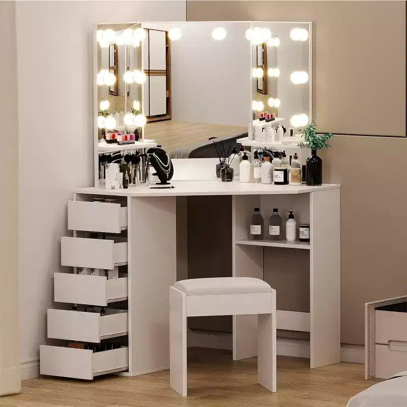 Meuble-lavabo d'angle avec miroir lumineux triple, doté d'une station de recharge, de 5 tiroirs rotatifs et d'un banc de rangement – parfait pour la chambre.