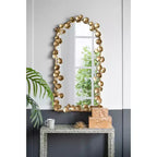 Miroir mural arqué pleine longueur de 51,5 x 29 pouces avec accents de feuilles dorées