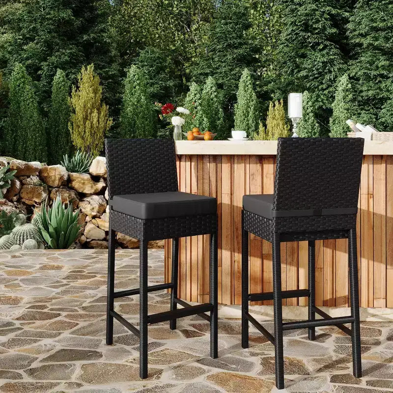 Lot de 2 tabourets de bar extérieurs en osier, chaises de bar sans accoudoirs en rotin avec coussins pour patio, bord de piscine ou jardin