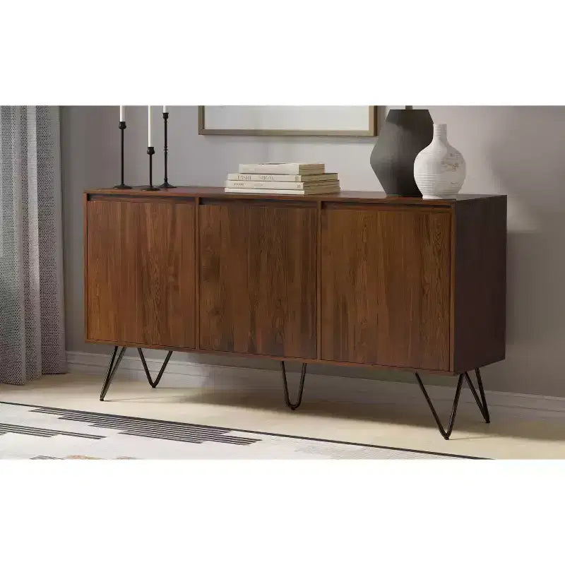 Meuble buffet Moreno rectangulaire de 60 x 18 pouces avec 3 portes, style industriel contemporain, en placage de noyer