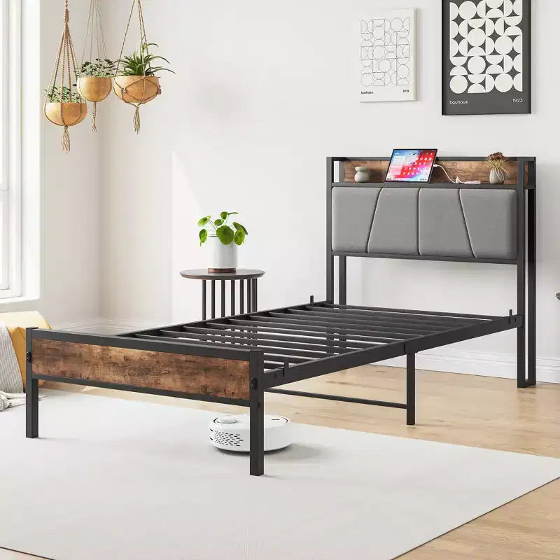 Cadre de lit double MAYEERTY avec tête de lit de rangement et station de recharge, pas besoin de sommier tapissier pour chambre à coucher