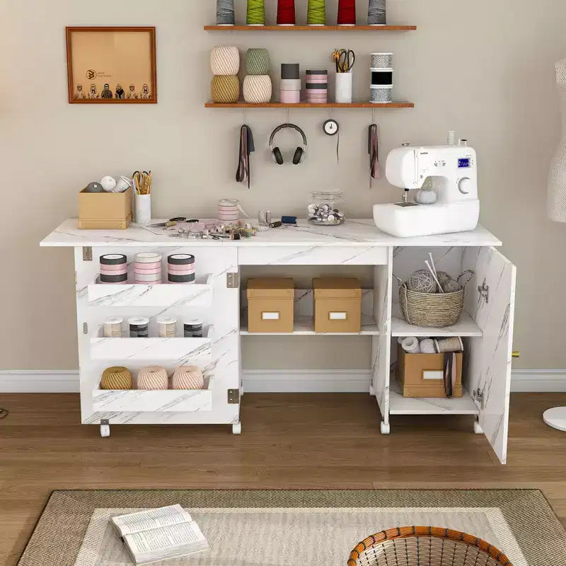 JVNOXK Bureau pliant de 57,5 pouces avec roulettes verrouillables, établi de rangement multi-niveaux avec étagères, bacs de rangement et armoires, blanc