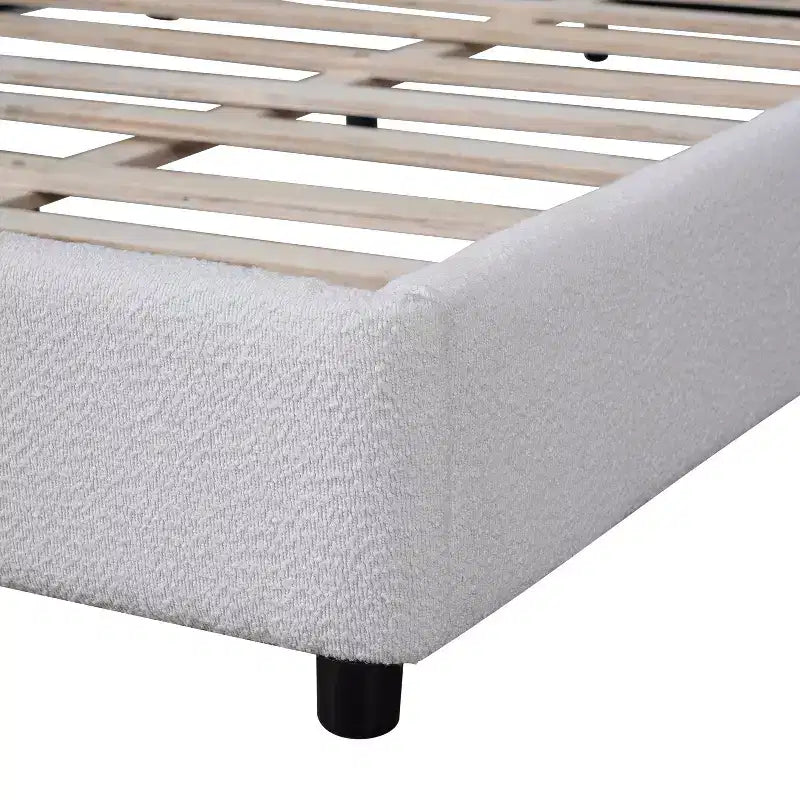 Lit Plateforme Rembourré Queen/King Size avec Tête de Lit Rembourrée Courbe et Arrondie, Blanc - ModernLuxe