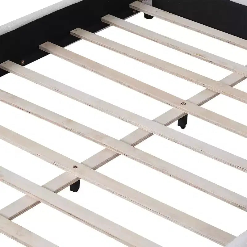 Lit Plateforme Rembourré Queen/King Size avec Tête de Lit Rembourrée Courbe et Arrondie, Blanc - ModernLuxe