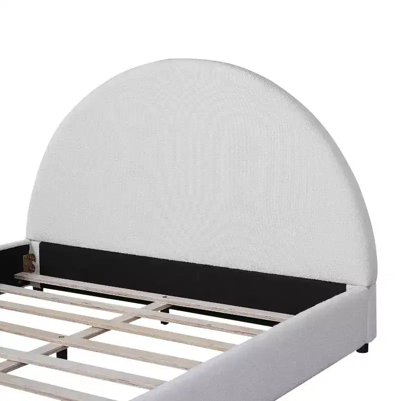 Lit Plateforme Rembourré Queen/King Size avec Tête de Lit Rembourrée Courbe et Arrondie, Blanc - ModernLuxe