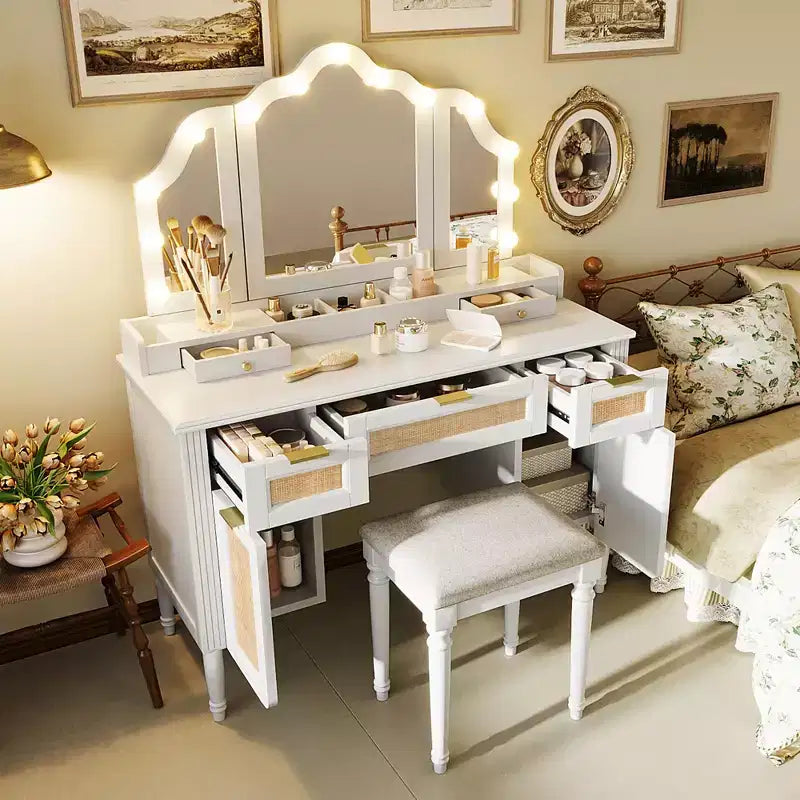 GDFStudio Coiffeuse Lillian moderne en bois, de style bohème, avec miroir triptyque, 13 ampoules, 5 tiroirs et station de recharge