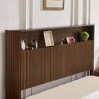Cadre de lit extra-large et étendu de 213 cm JVNOXK avec tête de lit de rangement, station de charge intégrée, design incurvé, finition noyer