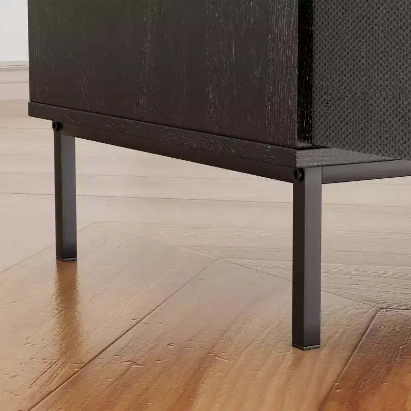 Meuble tourne-disque écologique VIYET 35 avec couvercle à charnière, console média en MDF noir et métal avec multiprise 2 prises et rangement anti-poussière