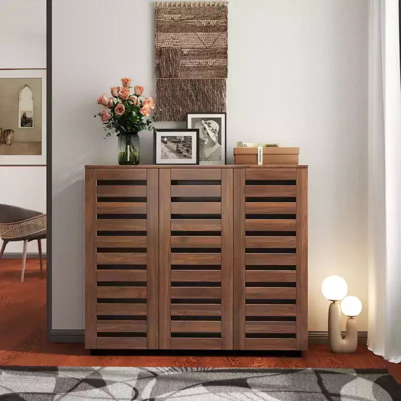 TUYOHW Armoire à chaussures en bois à 5 niveaux avec étagères réglables, range-chaussures à portes persiennes, organisateur de chaussures multi-scènes pour les espaces de vie de la maison