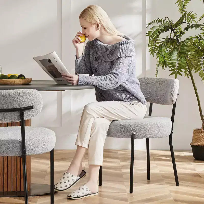 Chaises de salle à manger modernes Okak (lot de 2) avec cadre en métal, chaises de salle à manger rembourrées avec dossier, chaises de salle à manger pour salle à manger