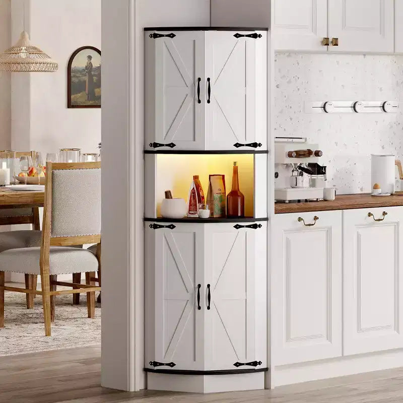 Meuble d'angle de ferme de 65 po avec éclairage DEL, meuble de rangement d'exposition autoportant avec porte de grange, 5 étagères et ports USB et prises de courant
