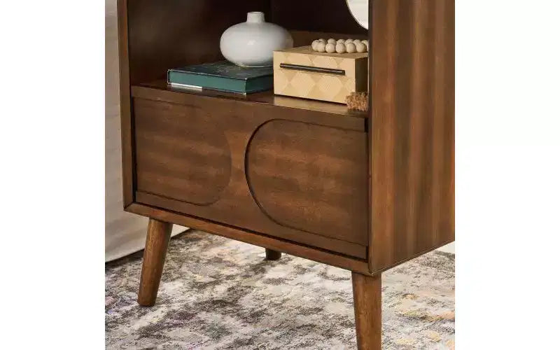 JVNOXK Chevet encastré de style moderne du milieu du siècle avec rangement ouvert et tiroirs, prises de courant intégrées et quatre pieds en bois massif, finition noyer