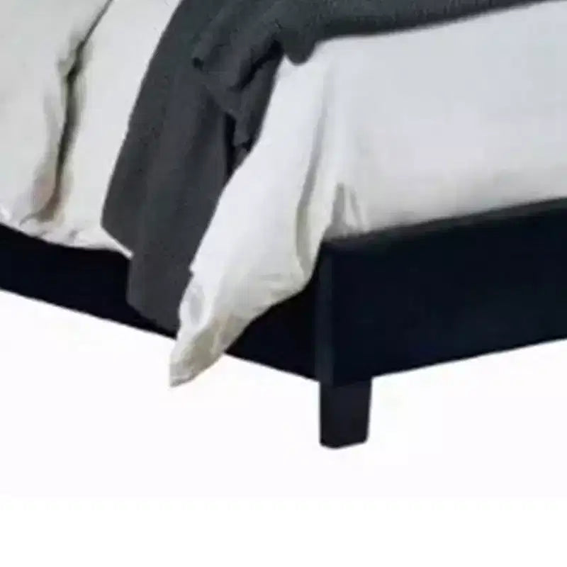 Lit Queen Size Royal Hampton, Tête de lit à Oreilles en Velours Noir