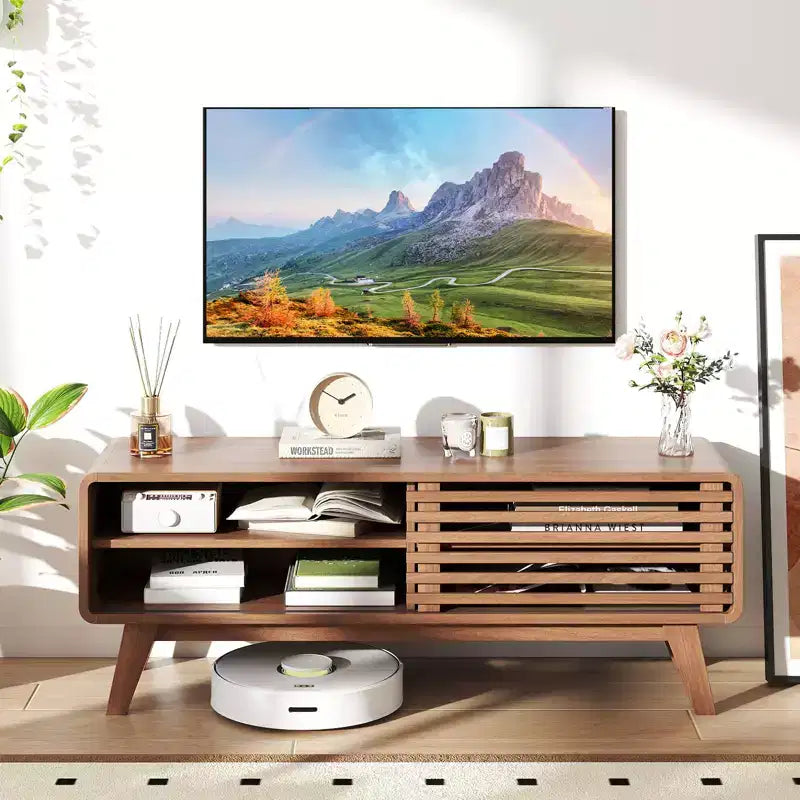 Meuble TV Costway avec porte coulissante, étagères réglables et pieds en bois d'hévéa pour TV jusqu'à 55''