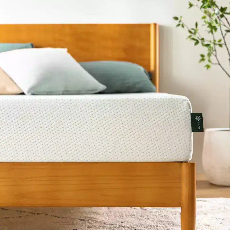 Matelas en mousse à mémoire de forme Zinus 8" Queen au thé vert, sans fibre de verre, fermeté moyenne, soulagement de la pression zoné, mousses et tissus certifiés sûrs.