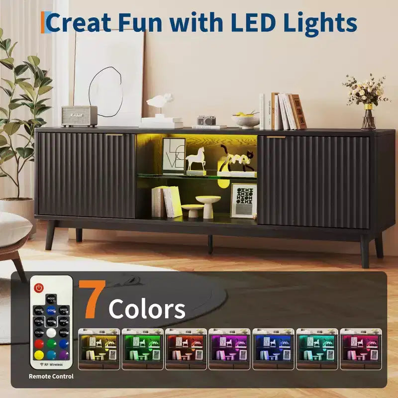 Meuble TV noir moderne de 63 pouces avec prises de courant, étagère réglable, console de centre de divertissement spacieuse pour salon ou chambre à coucher
