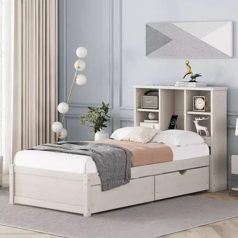 JVNOXK Lit double moderne de 221 cm avec tête de lit double étage en étagère, ports USB intégrés et deux tiroirs. Fini blanc cérusé.