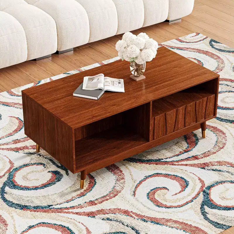 Table basse en noyer de 120 cm avec rangement et étagère ouverte, style moderne du milieu du siècle, détails en métal doré, pour salon, de ATJafurn