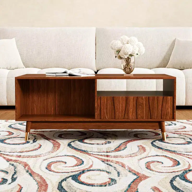 Table basse en noyer de 120 cm avec rangement et étagère ouverte, style moderne du milieu du siècle, détails en métal doré, pour salon, de ATJafurn