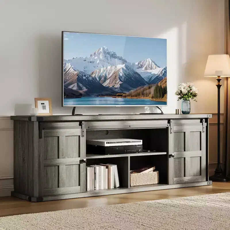 Meuble TV de ferme pour téléviseurs de 75 pouces avec prise de courant, long meuble de rangement avec portes coulissantes de grange pour salon, chambre, noir et blanc