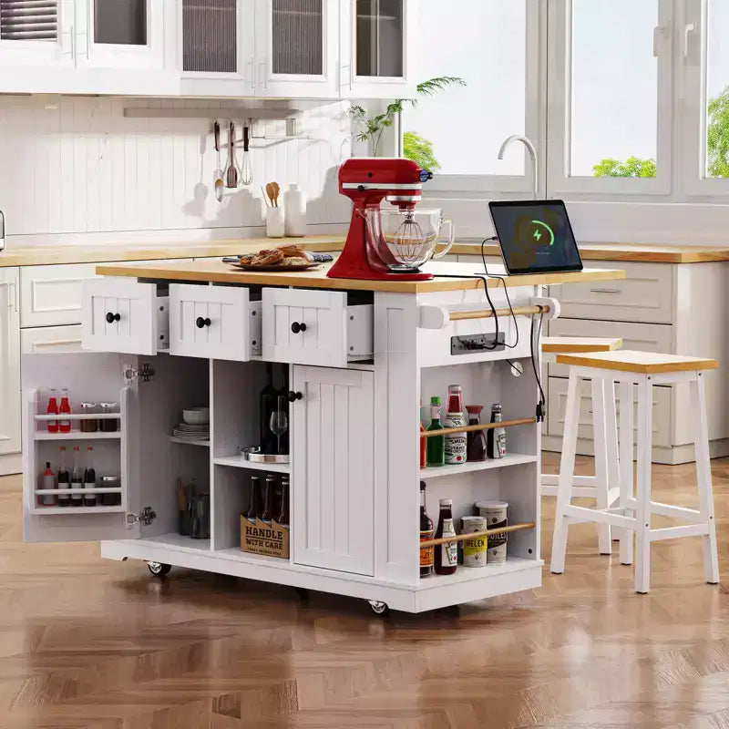Îlot de cuisine de ferme de 54,5 po avec prise de courant, desserte de cuisine roulante avec étagère de rangement interne, abattant, porte-épices