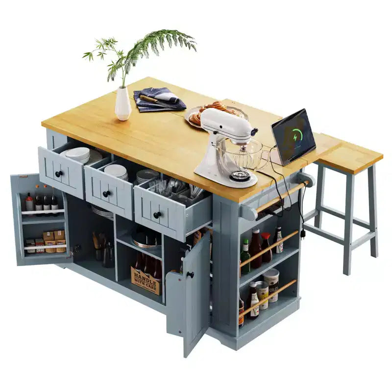 Îlot de cuisine de ferme de 54,5 po avec prise de courant, desserte de cuisine roulante avec étagère de rangement interne, abattant, porte-épices