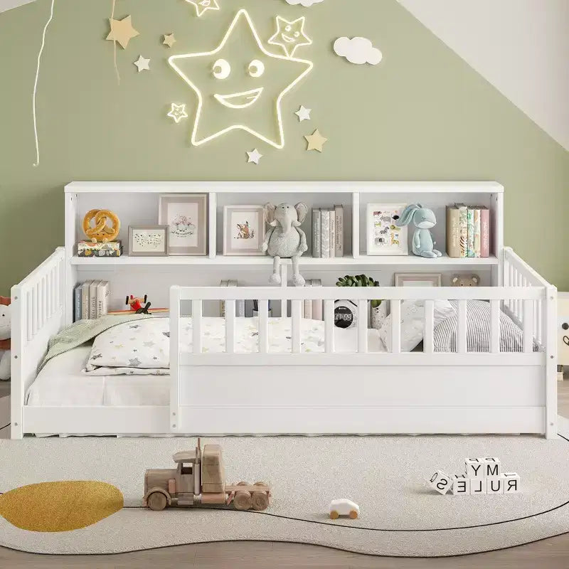 Lit au sol Montessori Bellemave en bois avec barrières de sécurité de style clôture de 21,4 pouces et 5 étagères de rangement, cadre de lit pour enfants pour chambre à coucher,