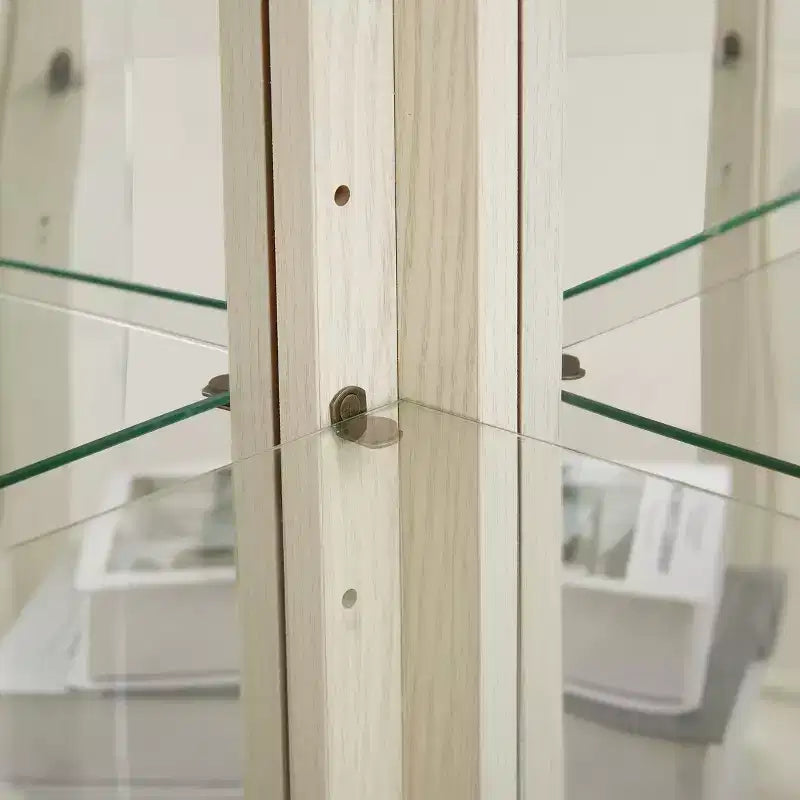 Vitrine d'angle en verre avec lumière, décorations sculptées et étagères réglables pour bar ou vin