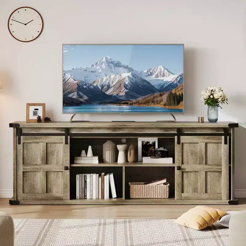 Meuble TV de ferme de 70 pouces pour téléviseurs de 80/75/70 pouces, avec armoires de rangement et porte coulissante style grange, meuble TV rustique pour salon, console multimédia