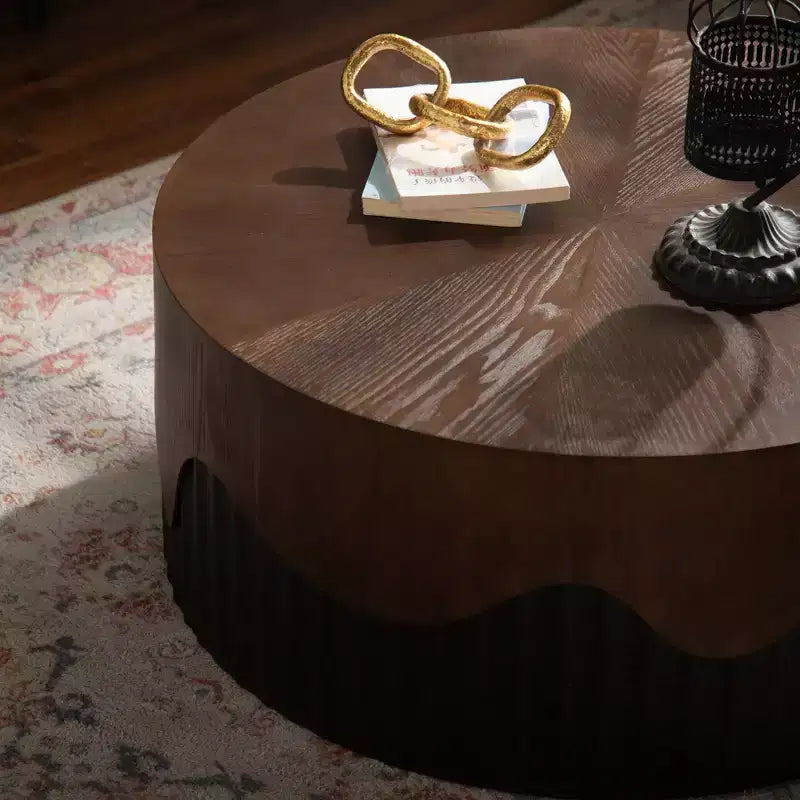 Table basse ronde de 30,31 pouces avec placage texture écorce véritable et finition noyer