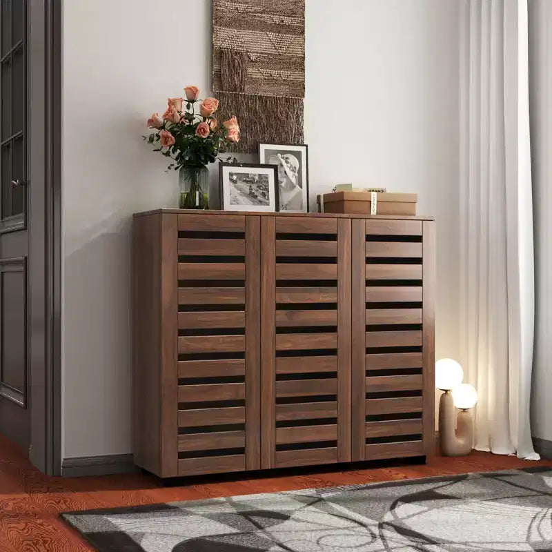 JVNOXK Étagère à chaussures réglable à 5 niveaux avec portes à persiennes, meuble de rangement à chaussures en bois adapté aux entrées, dressings et salons