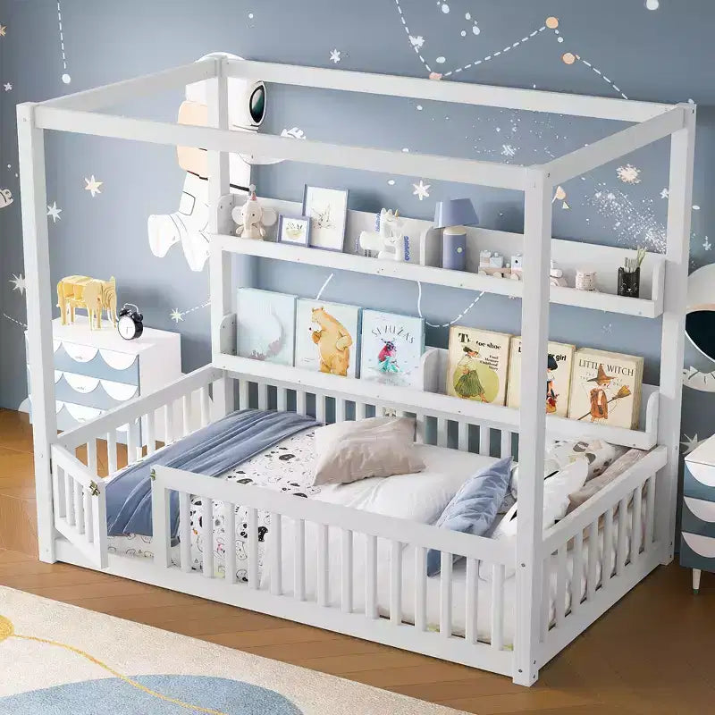 Lit à baldaquin double/grand format avec étagères et barrières de sécurité, lit au sol en bois avec porte pour enfants