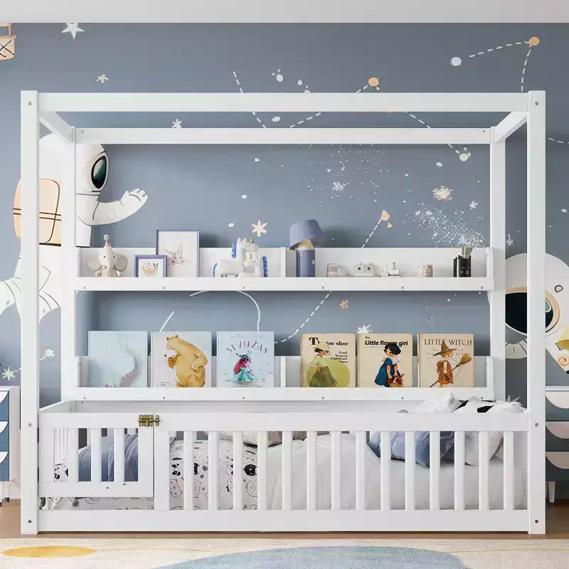 Lit à baldaquin double/grand format avec étagères et barrières de sécurité, lit au sol en bois avec porte pour enfants