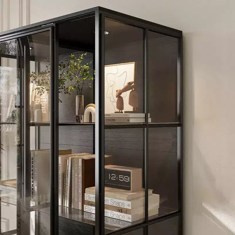 Vitrine en verre Famapy Oversize : 190 cm de haut, projecteurs intégrés + portes coulissantes en verre. Organiseur spacieux pour les objets de collection, les maquettes, les figurines.