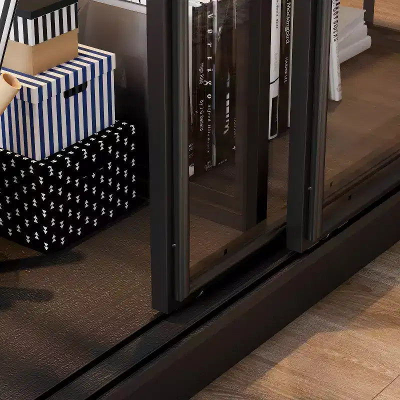 Vitrine en verre Famapy Oversize : 190 cm de haut, projecteurs intégrés + portes coulissantes en verre. Organiseur spacieux pour les objets de collection, les maquettes, les figurines.