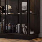 Vitrine en verre Famapy Oversize : 190 cm de haut, projecteurs intégrés + portes coulissantes en verre. Organiseur spacieux pour les objets de collection, les maquettes, les figurines.