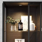 Vitrine en verre Famapy Oversize : 190 cm de haut, projecteurs intégrés + portes coulissantes en verre. Organiseur spacieux pour les objets de collection, les maquettes, les figurines.