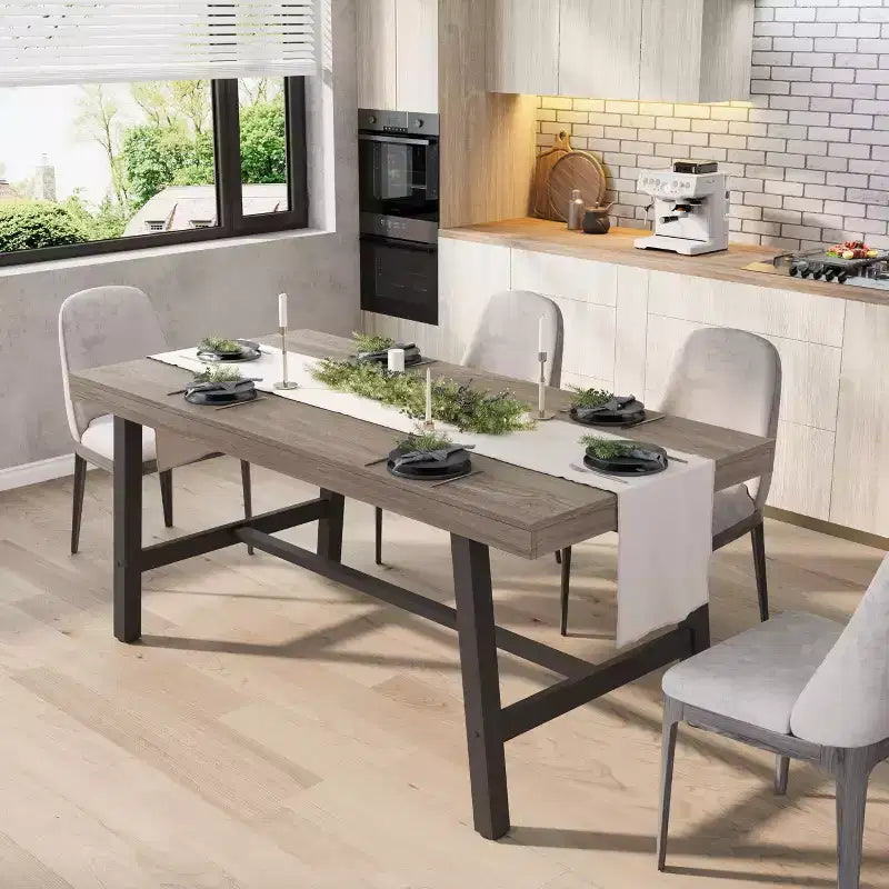 Table à manger industrielle rustique pour 4-6 personnes. Plateau rectangulaire de 160 cm avec pieds en métal robustes. Durable et facile à assembler. Cuisine.