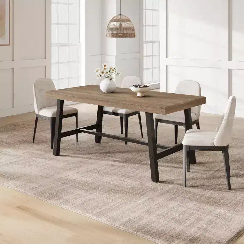 Table à manger industrielle rustique pour 4-6 personnes. Plateau rectangulaire de 160 cm avec pieds en métal robustes. Durable et facile à assembler. Cuisine.