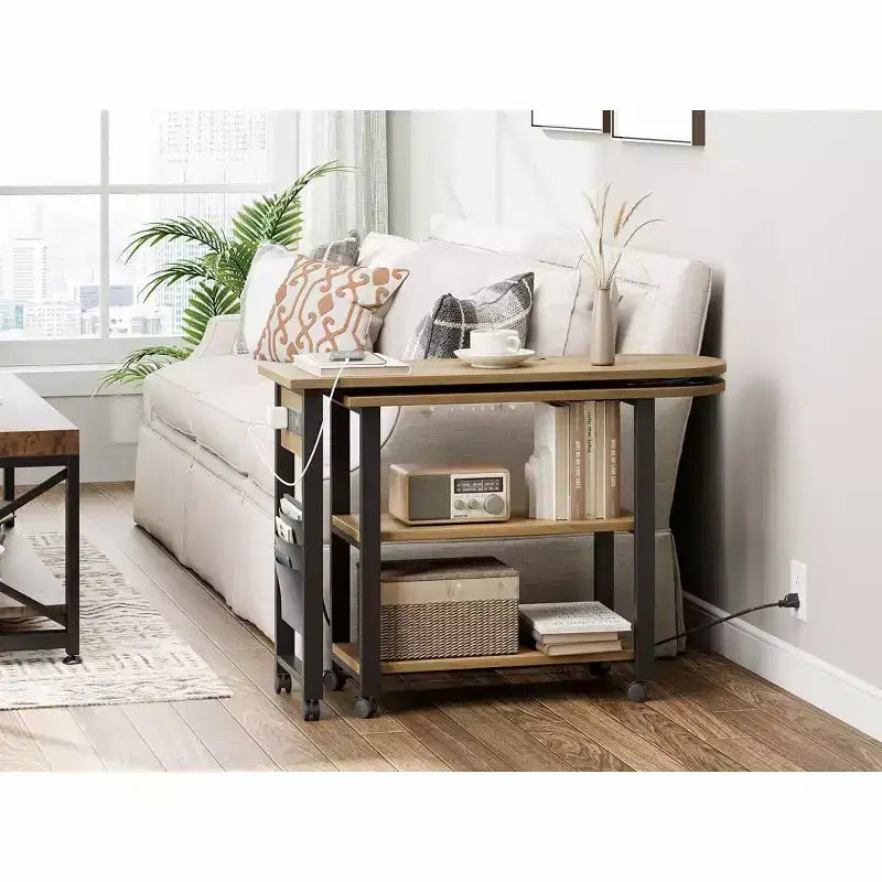 Table d'appoint de canapé rotative à 360°, Table de bout mobile à 2 niveaux, Pochette de rangement supplémentaire, 6 roulettes pivotantes verrouillables, Table de canapé polyvalente