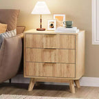 Lot de 2 tables de chevet cannelées de 61 cm, table de chevet large en bois naturel avec station de recharge, 3 grands tiroirs de rangement et poignée en métal pour chambre et salon