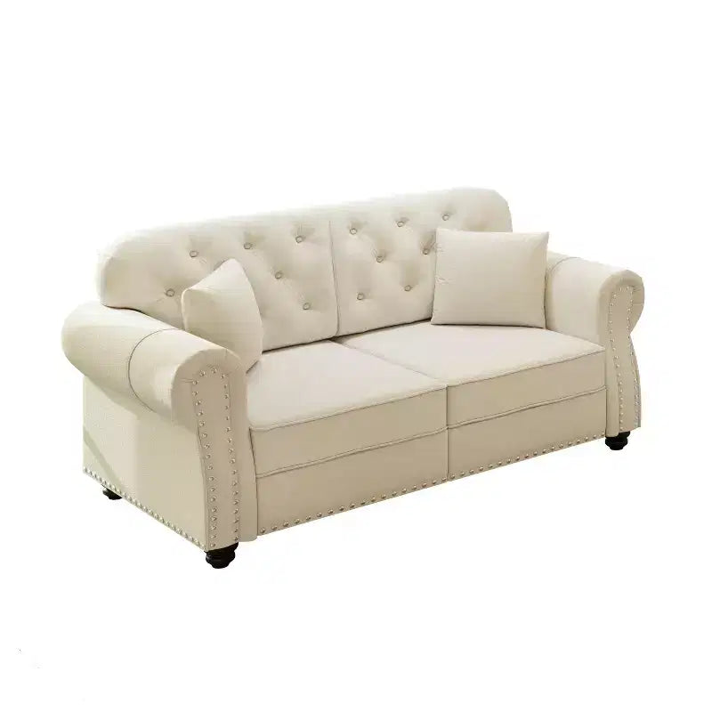 Causeuse Eloise 63 de GDFStudio en velours capitonné style Chesterfield avec garniture cloutée et accoudoirs roulés