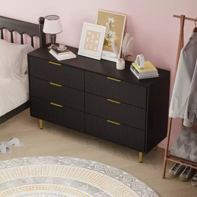 Commode moderne noire à 6 tiroirs, en bois cannelé, avec poignées et pieds en métal doré, grand organisateur de rangement pour chambre à coucher, salon et entrée
