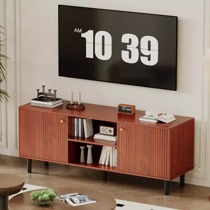 Meuble TV cannelé Garvee pour téléviseurs jusqu'à 65 pouces, meuble de divertissement en bois de style Mid-Century de 55 pouces de long avec 2 portes de rangement et étagère réglable