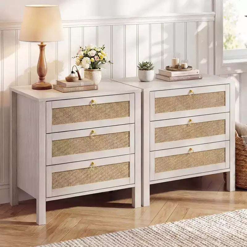 Lot de 2 tables de chevet en rotin, tables de nuit bohèmes en osier à 3 tiroirs avec poignées dorées, grandes tables d'appoint en bois pour chambre et salon, blanches