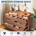 Commode à 7 tiroirs cannelés de 137 cm de large, commode moderne avec lumières LED et station de charge, poignées dorées, rangement à étagères ouvertes